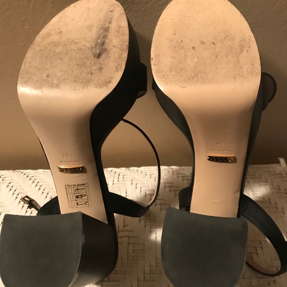 Gucci Sandals - Picture 2 of 3